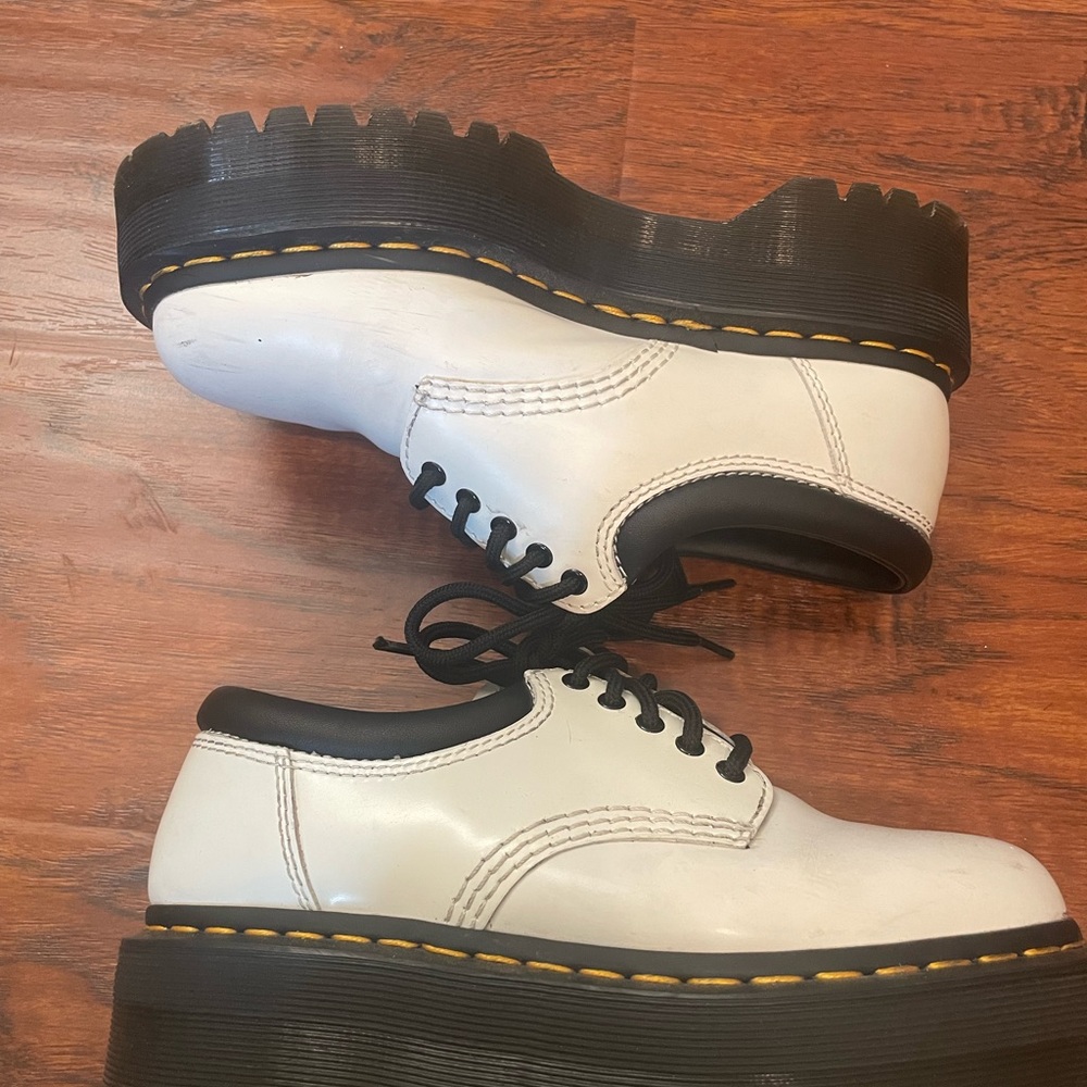 Dr. Martens 8053 LEATHER PLATFORM CASUAL SHOES